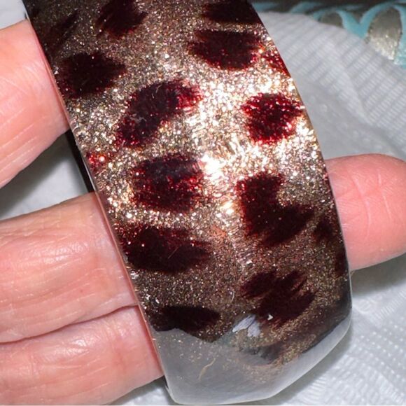 Vintage lucite sparkle leopard design brown gold bangle - Picture 5 of 9